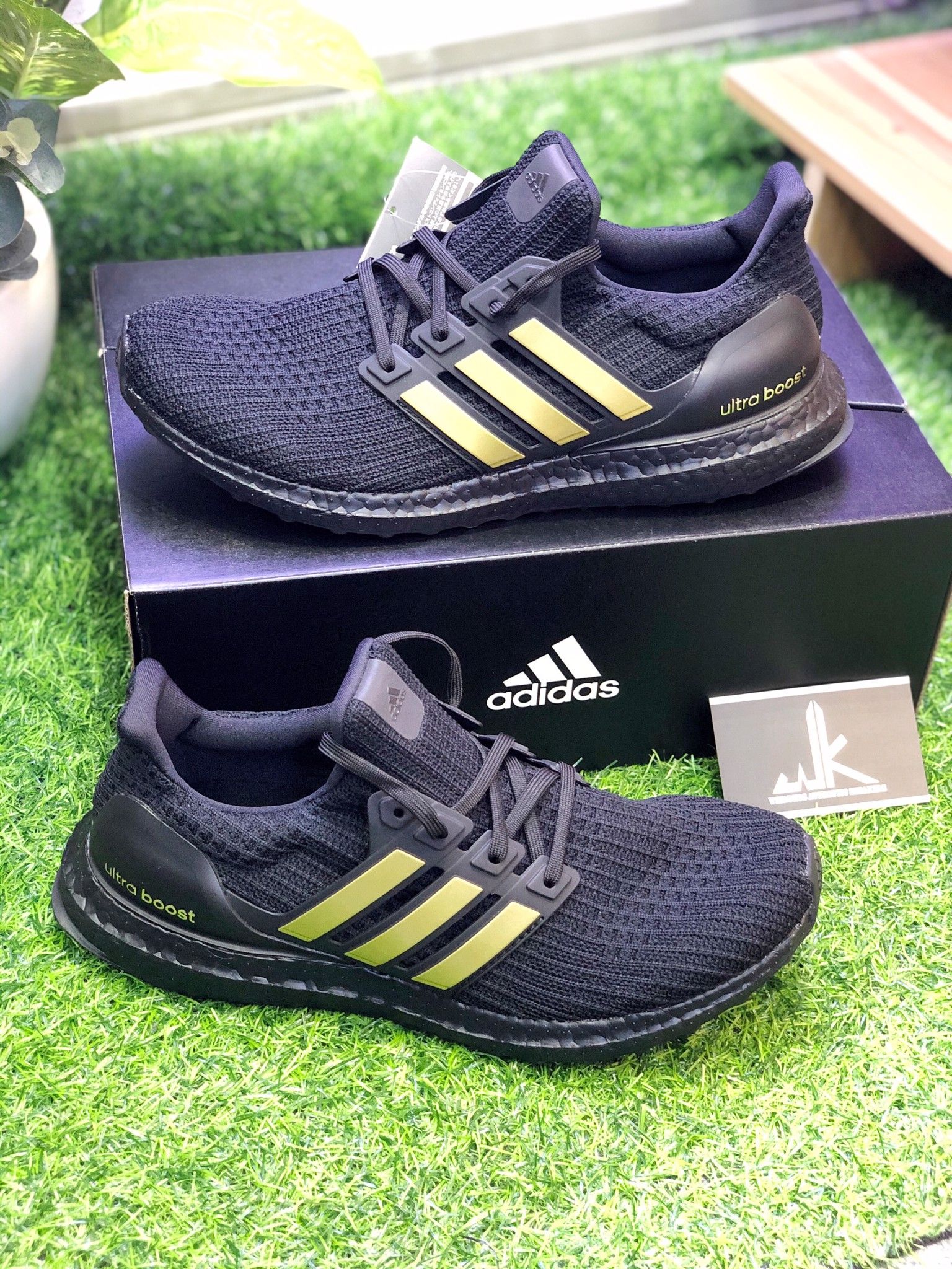 FU7437- Ultraboost 4.0 DNA Black Gold