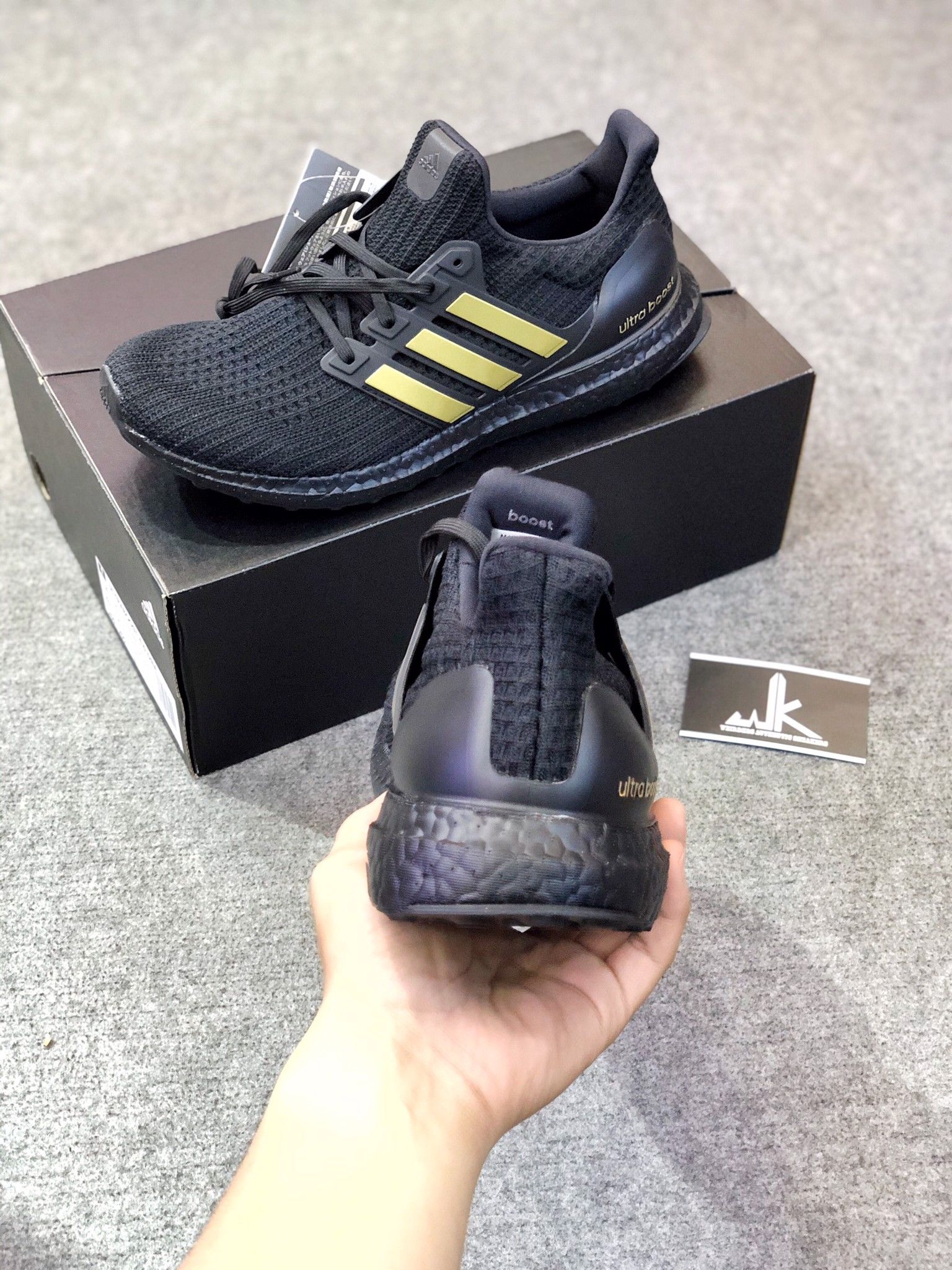  FU7437- Ultraboost 4.0 DNA Black Gold 