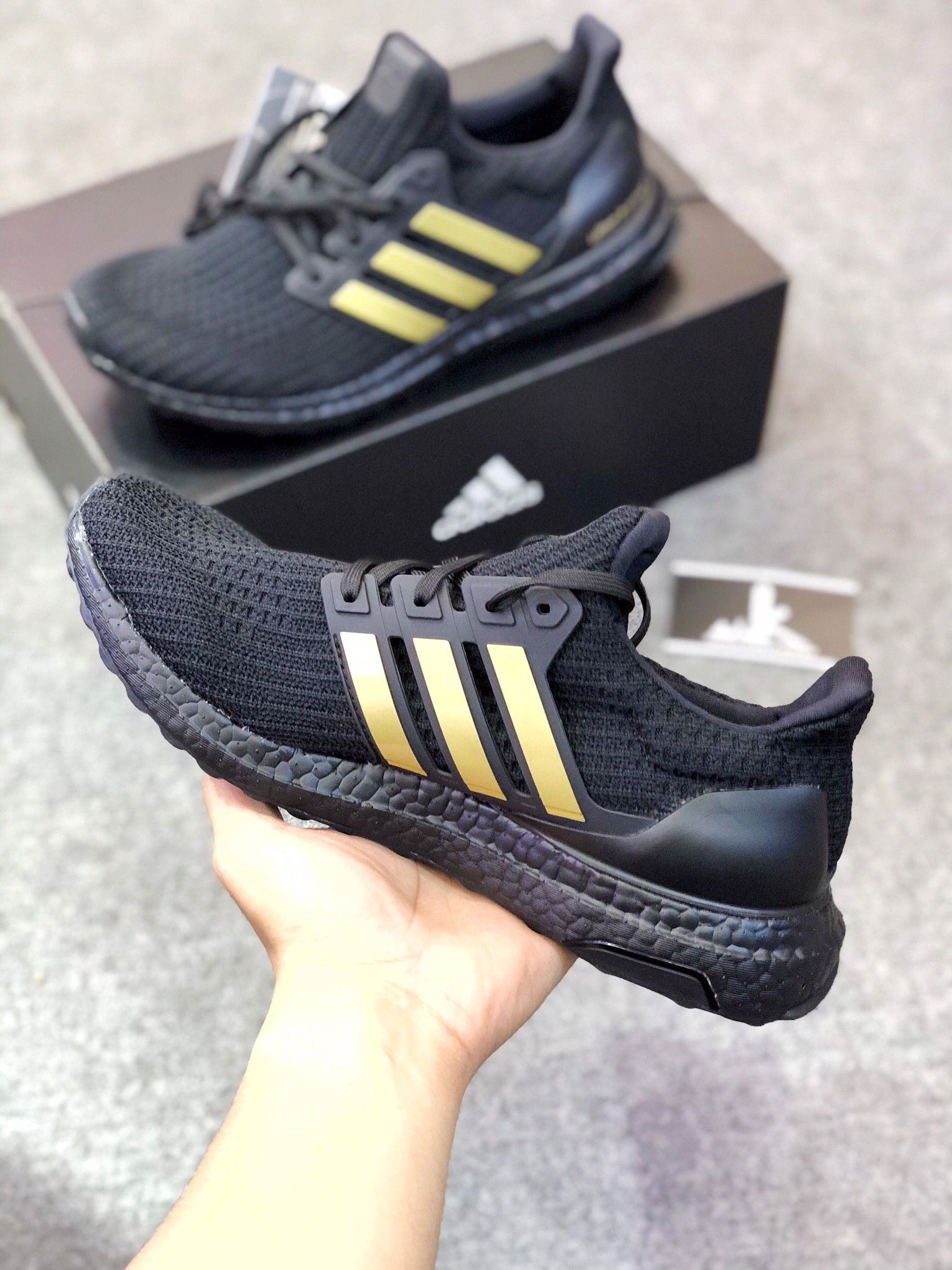 FU7437- Ultraboost 4.0 DNA Black Gold