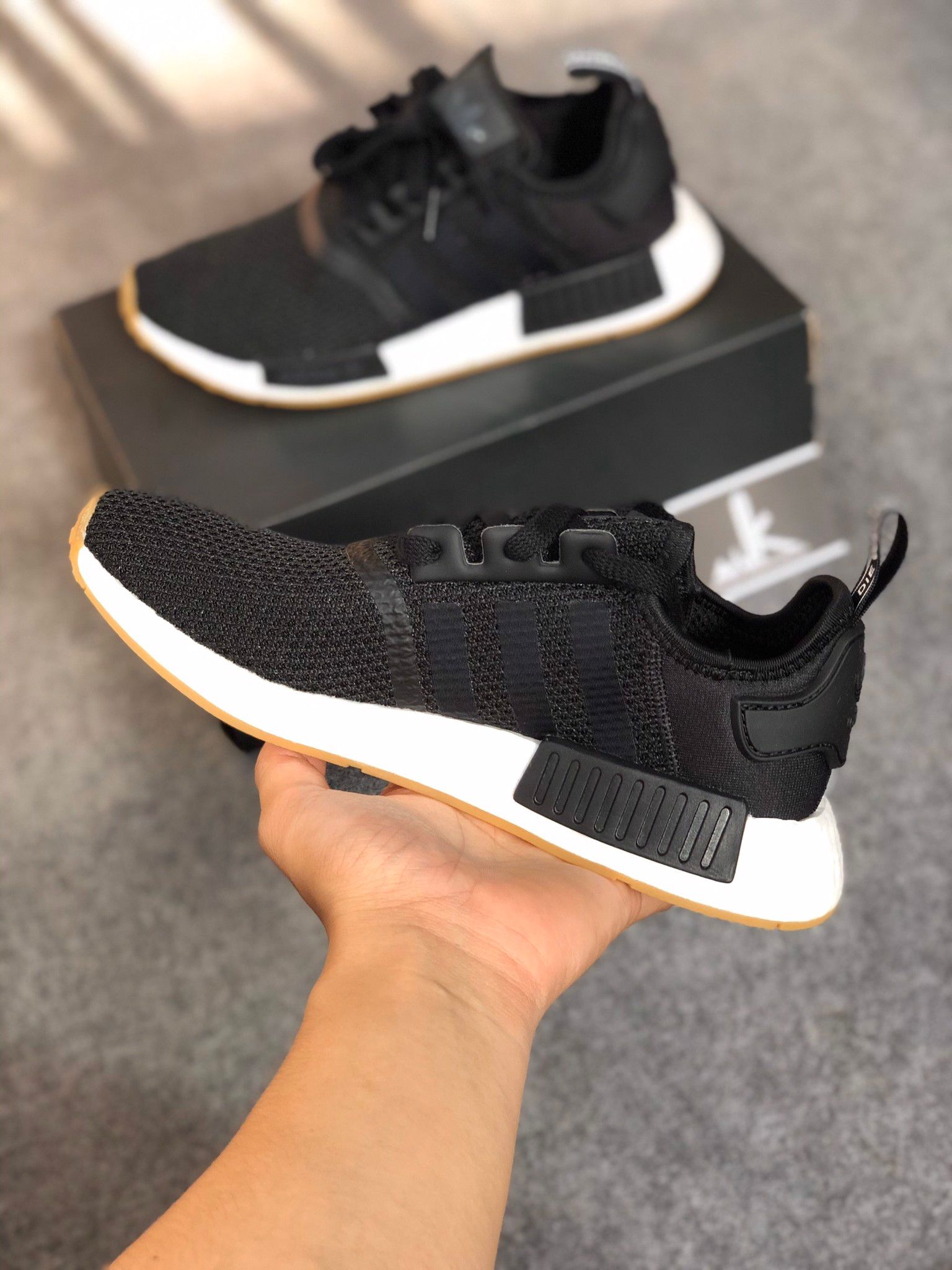 B42200 - NMD R1 Black Gum