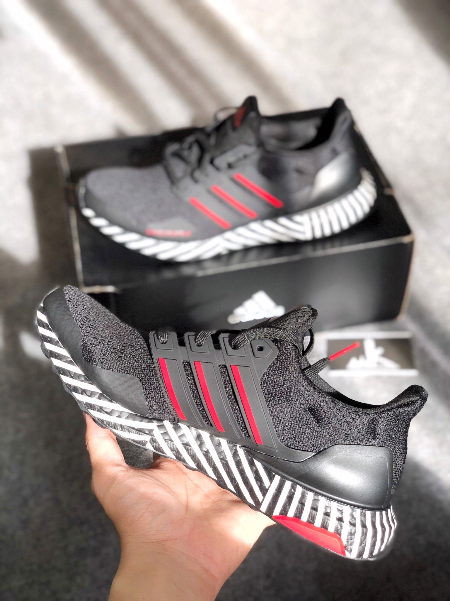 FY8382 - Ultraboost Striped Boost