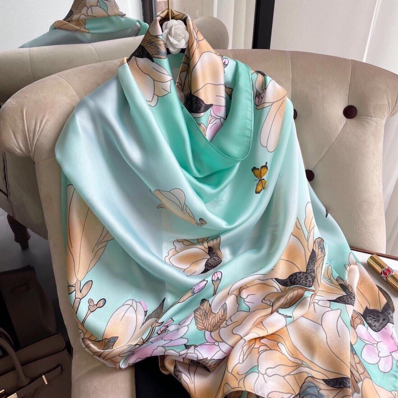 Khăn Lụa Họa Tiết Hoa và Bướm - Kích thước 180 * 90cm