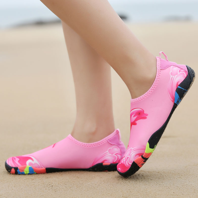 Giày đi biển cá heo hồng, đủ size cho cả nhà - Adult beach shoes - SA050-06