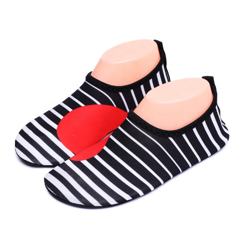 Giày đi biển cặp đôi hình tim - Adult aqua shoes - SA061
