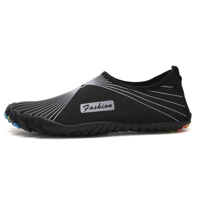 Giày đi biển họa tiết lưới nhện nền đen - Adult water beach shoes - SA052