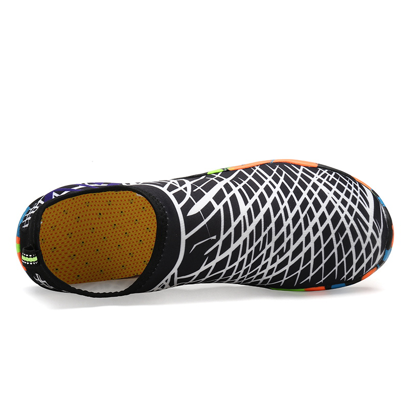Giày đi biển họa tiết đen trắng - Adult water beach shoes - SA008-12