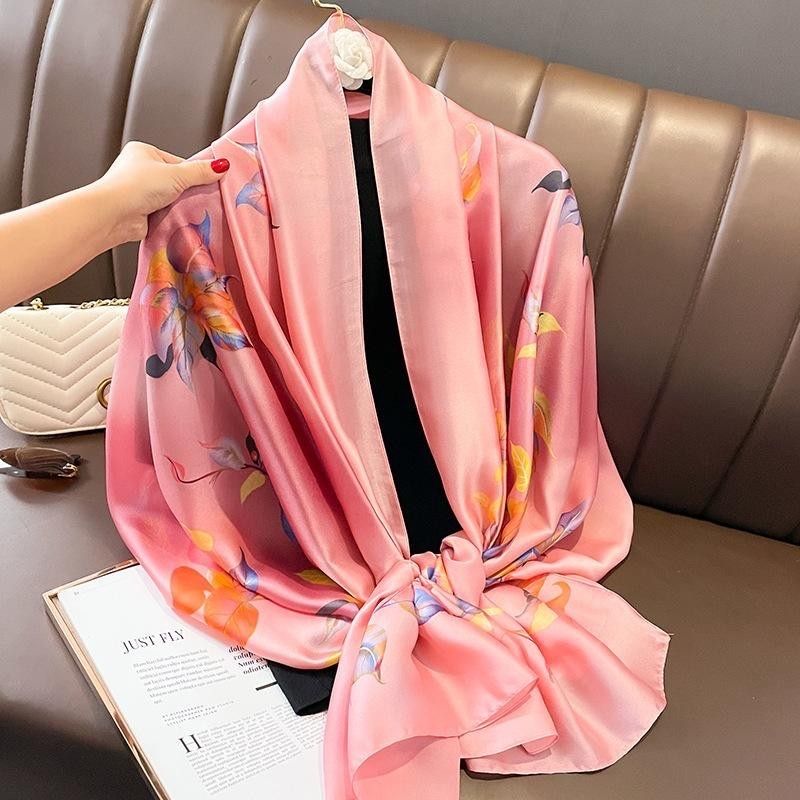 Khăn Lụa Họa Tiết Hoa Nền Hồng Nhạt - Kích thước 180 * 90cm