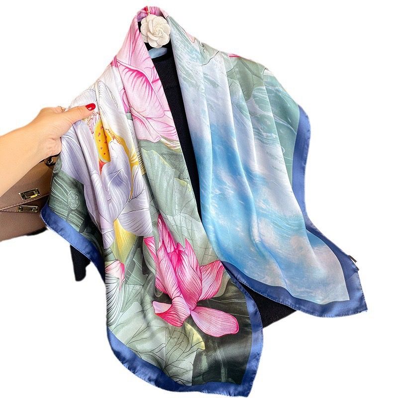 Khăn Lụa Vuông Họa Tiết Hoa Sen Rực Rỡ - Size 90 * 90cm