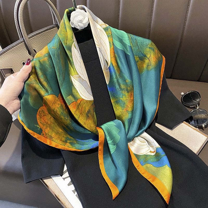 Khăn Lụa Vuông Họa Tiết Hoa Sen Trắng - Size 90 * 90cm