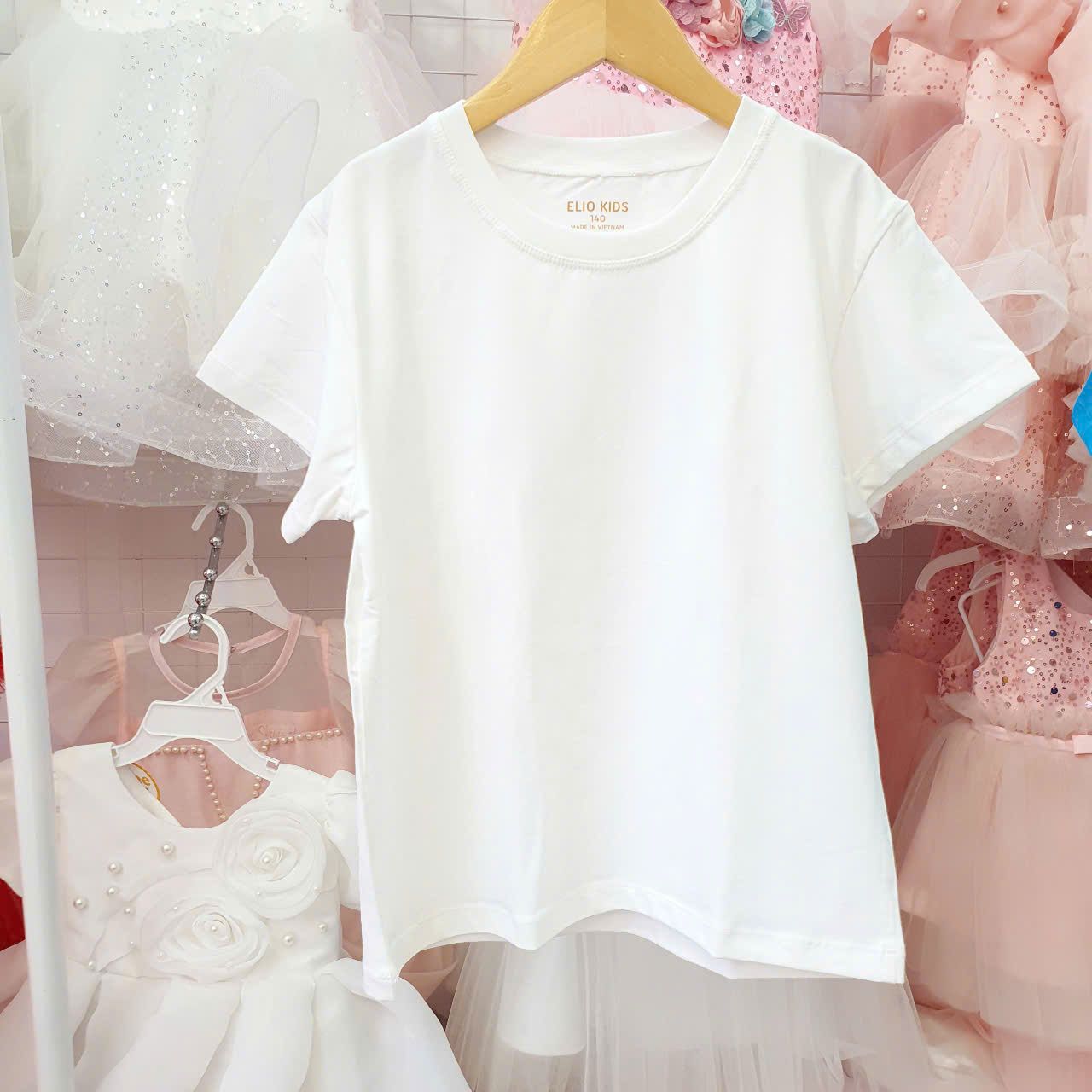 A29 _ Áo thun trơn cho bé trai và bé gái phom chất cotton 4 chiều mềm mát _ Beekids