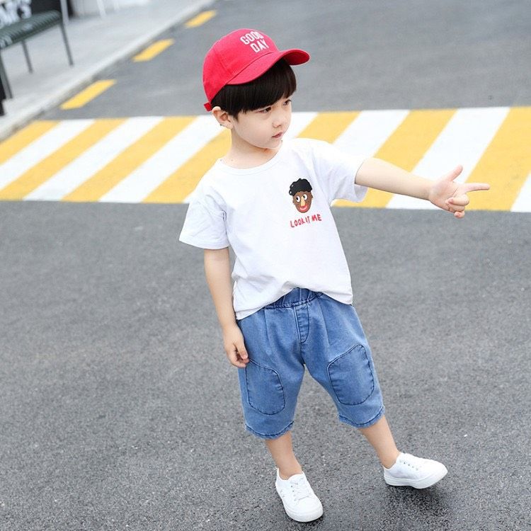 Set jean lửng áo thun trắng bé trai