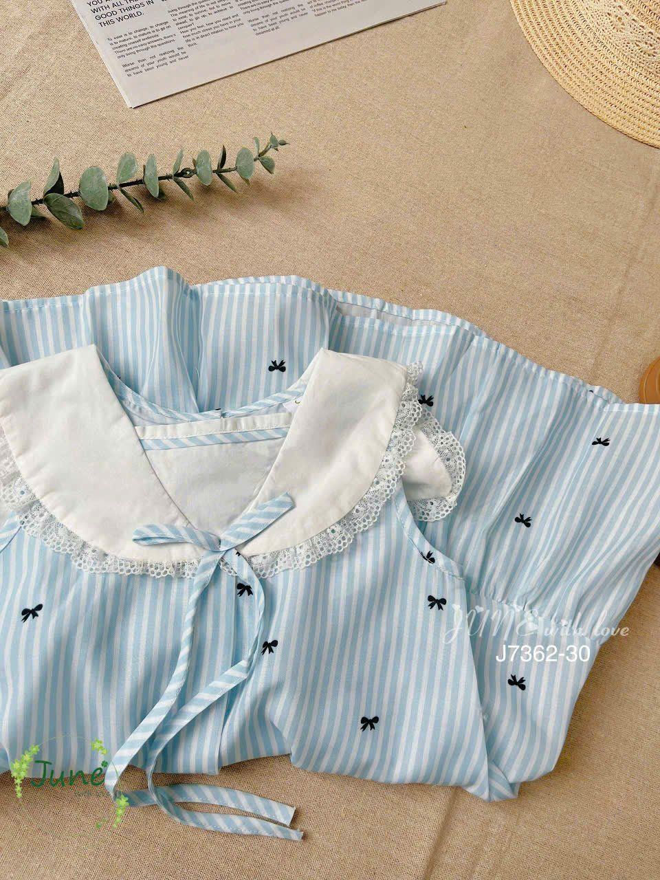 D31 _ Đầm đuôi cá bé gái sát nách cổ viền ren đáng yêu _ Beekids