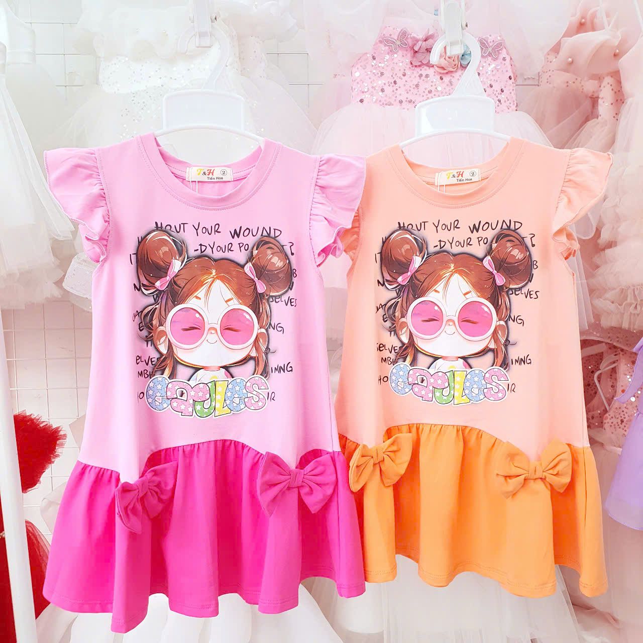 D37 _ Đầm thun bé gái đuôi cá họa tiết cô gái đeo mắt kính dễ thương _ Beekids