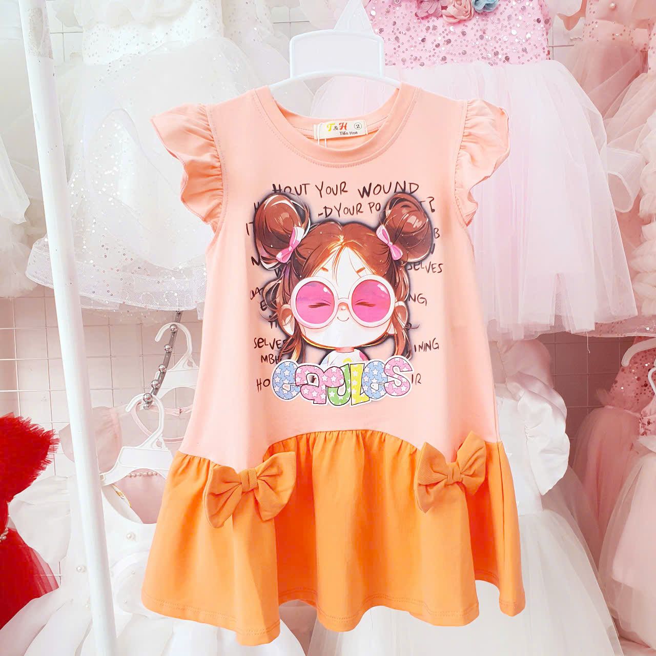 D37 _ Đầm thun bé gái đuôi cá họa tiết cô gái đeo mắt kính dễ thương _ Beekids