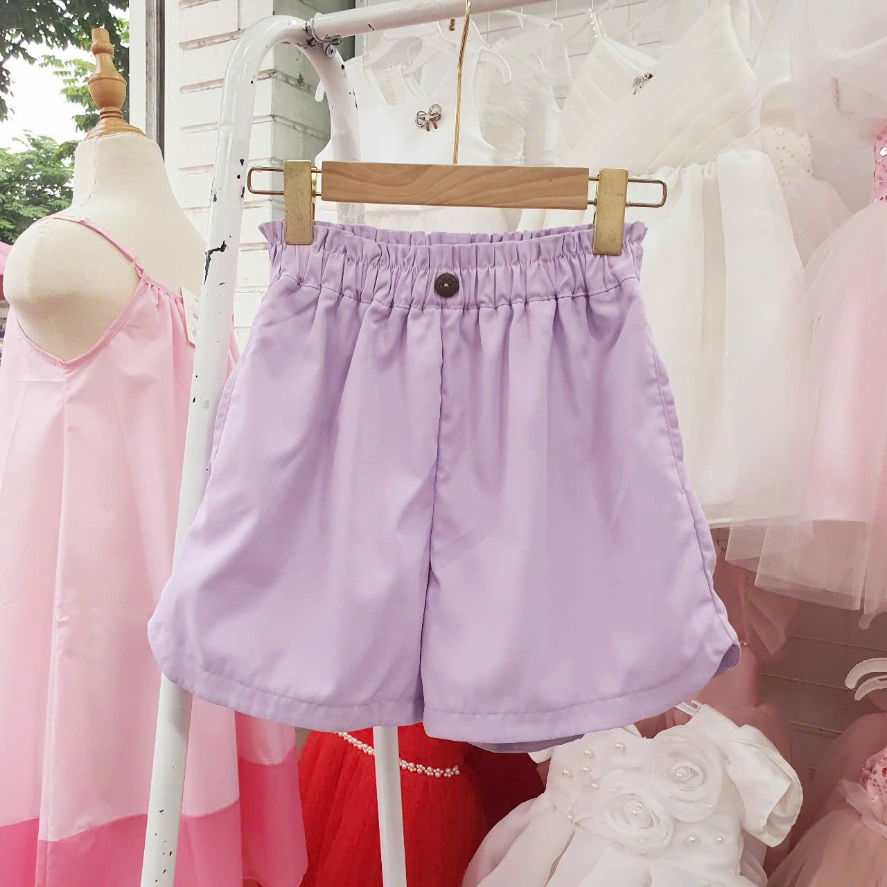 Q29 _ Quần kaki short bé gái mềm mại co giãn _ Beekids