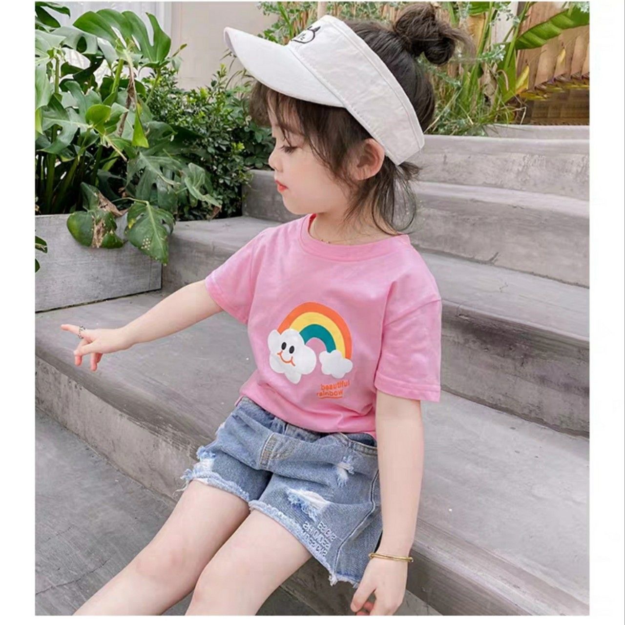 Áo thun cầu vồng bé gái