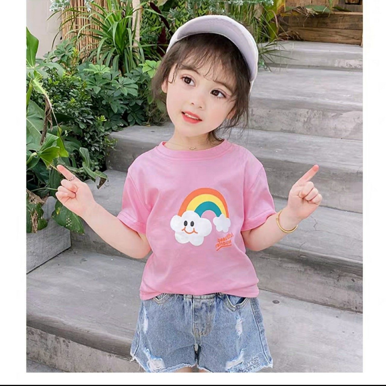 Áo thun cầu vồng bé gái