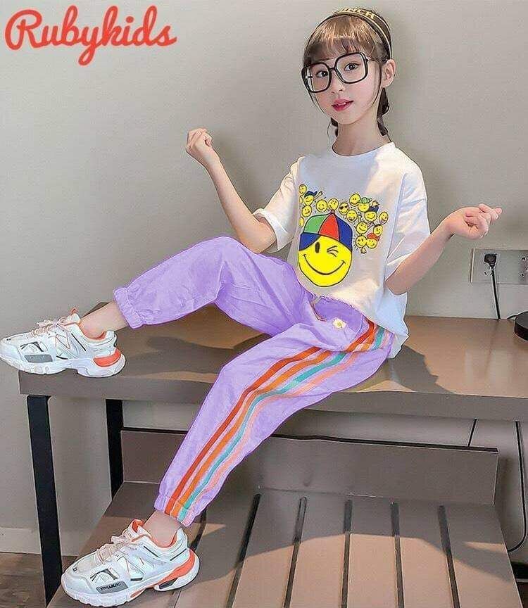 Set thể thao quần sọc bé gái