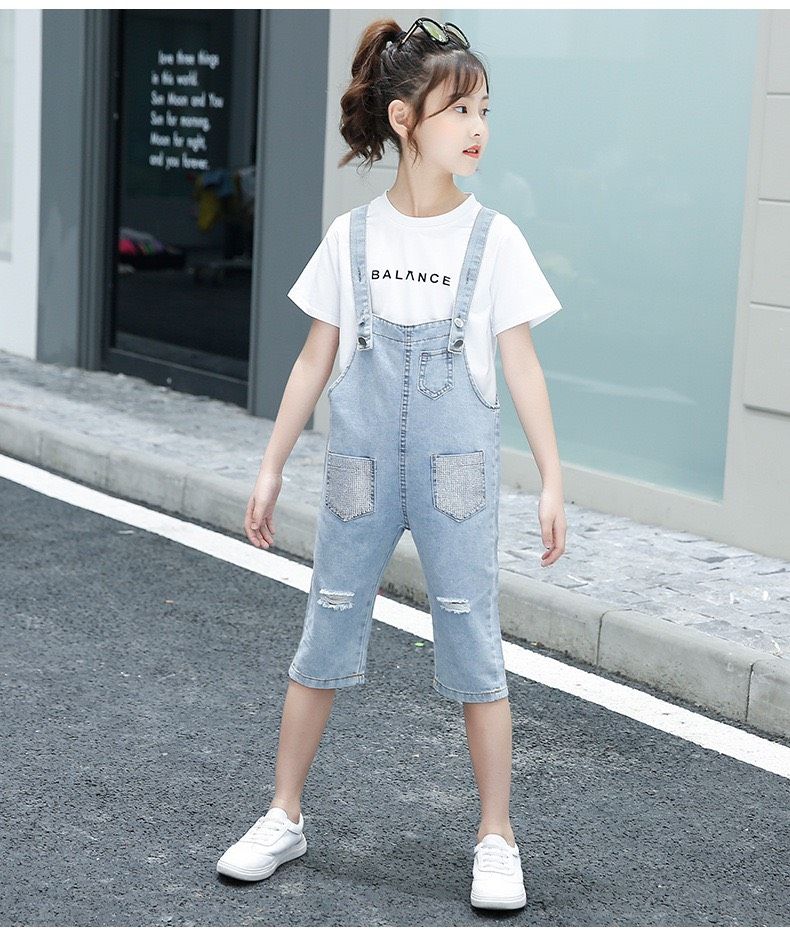 Set áo thun yếm jean lửng bé gái