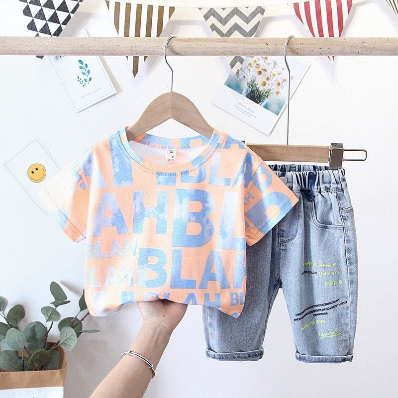 Set jean lửng áo thun chữ hồng bé trai