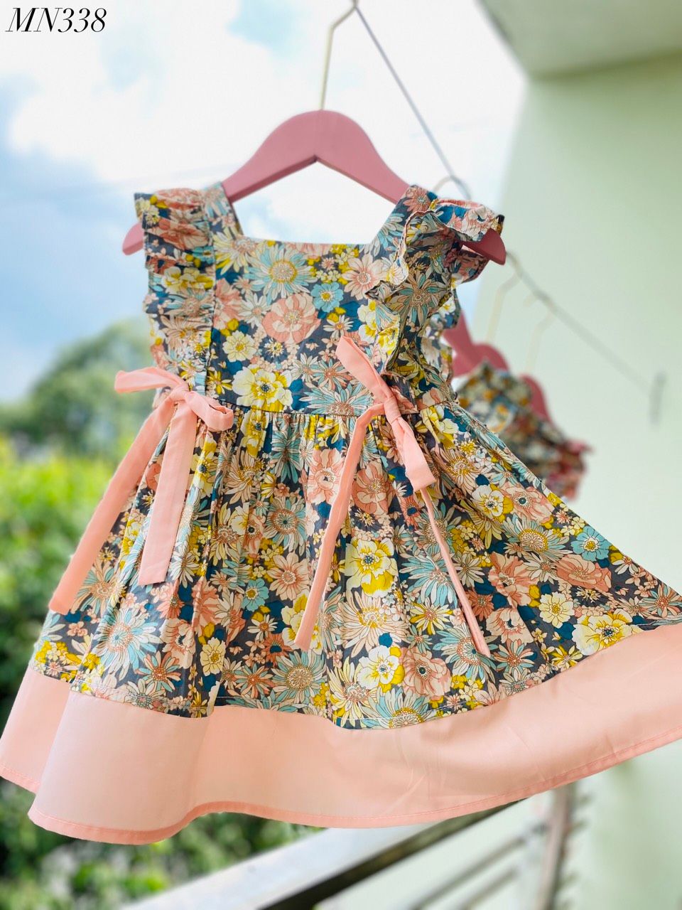 Đầm hoa thắt nơ viền bé gái