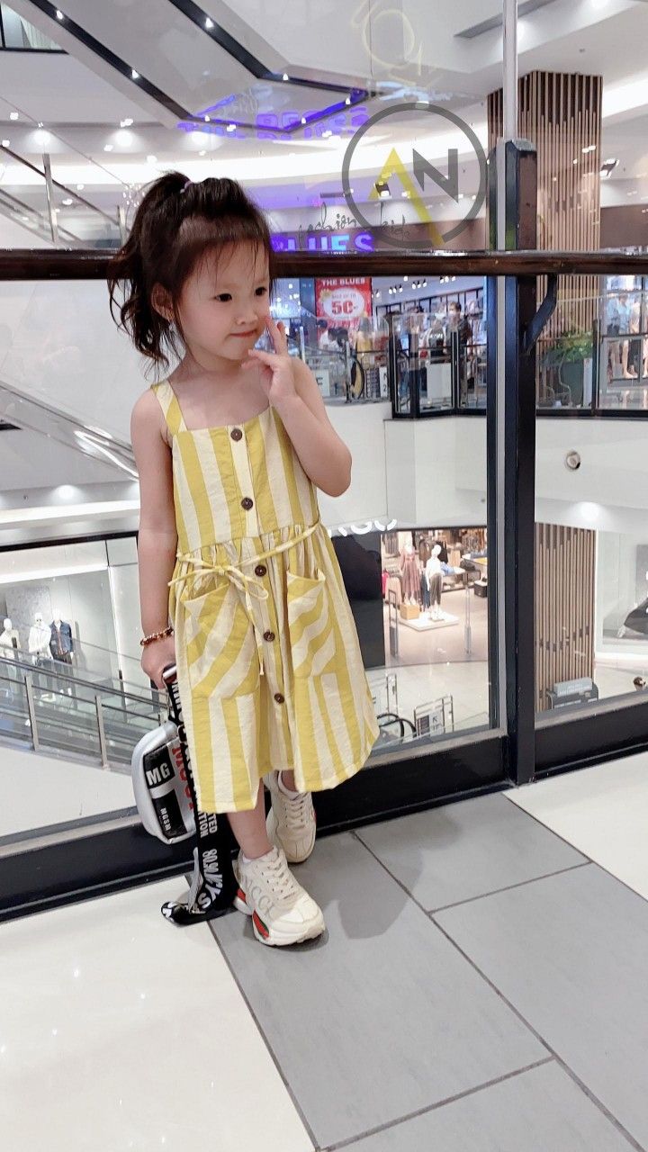 Đầm hai dây sọc vàng bé gái