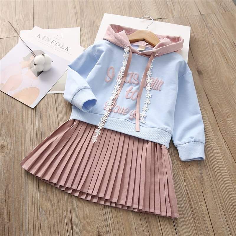 Đầm hoodie có nón bé gái