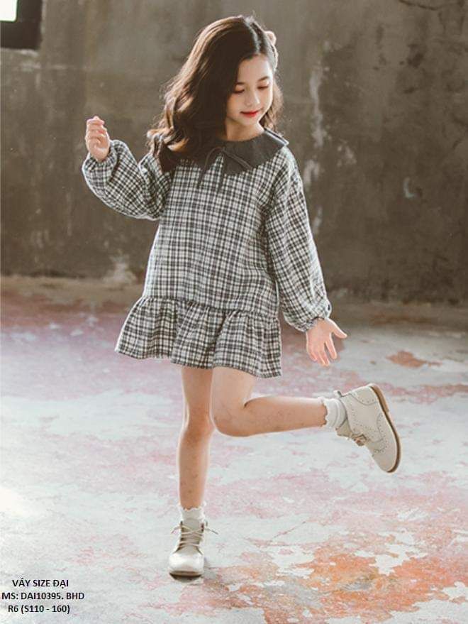 Đầm caro cổ sen tay dài bé gái