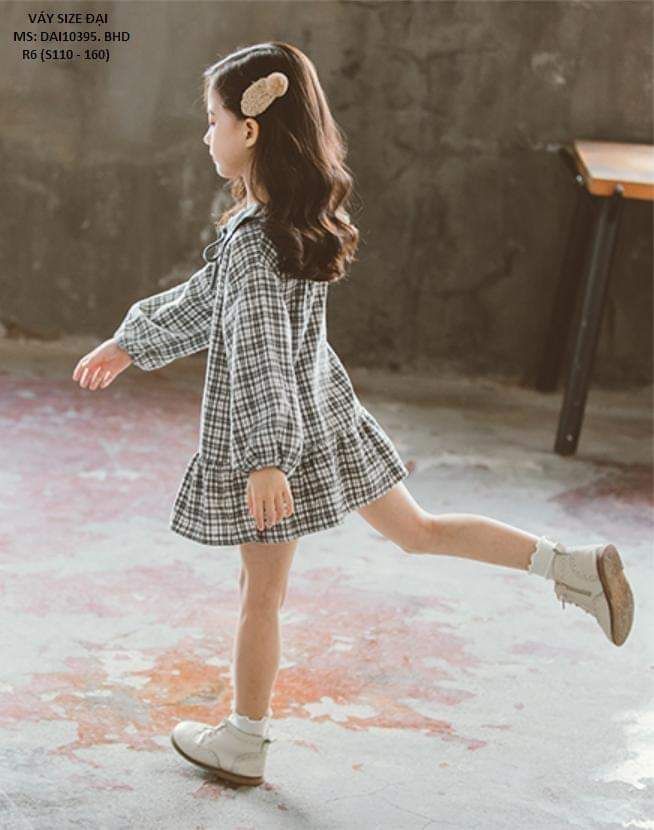 Đầm caro cổ sen tay dài bé gái