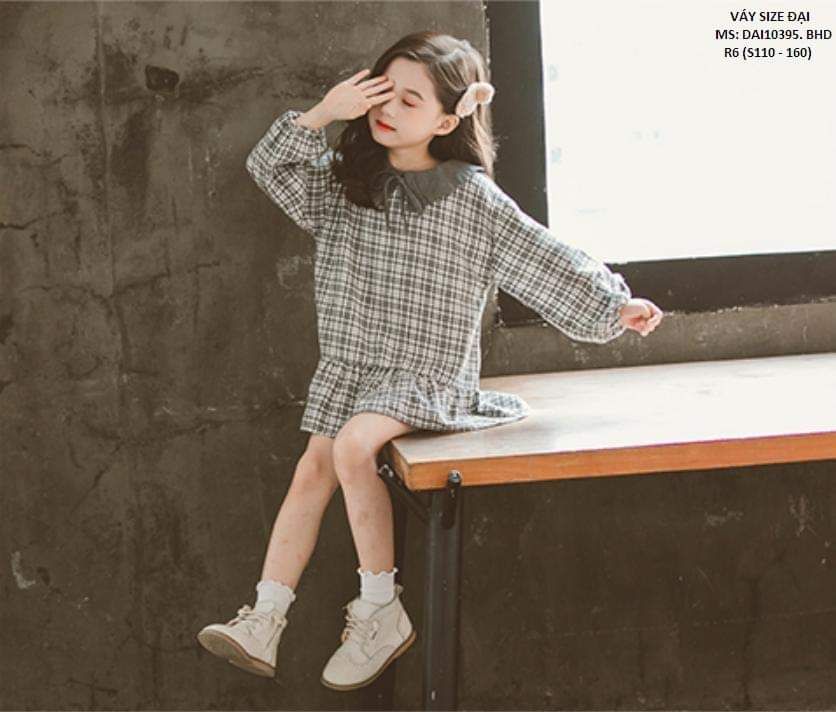 Đầm caro cổ sen tay dài bé gái