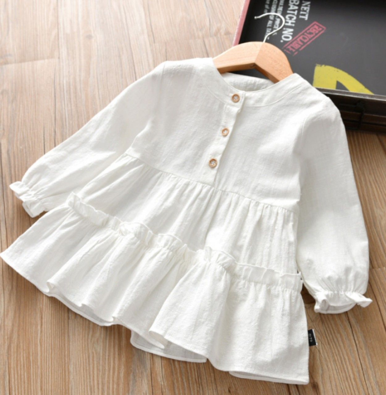 Đầm babydoll tay dài trắng bé gái
