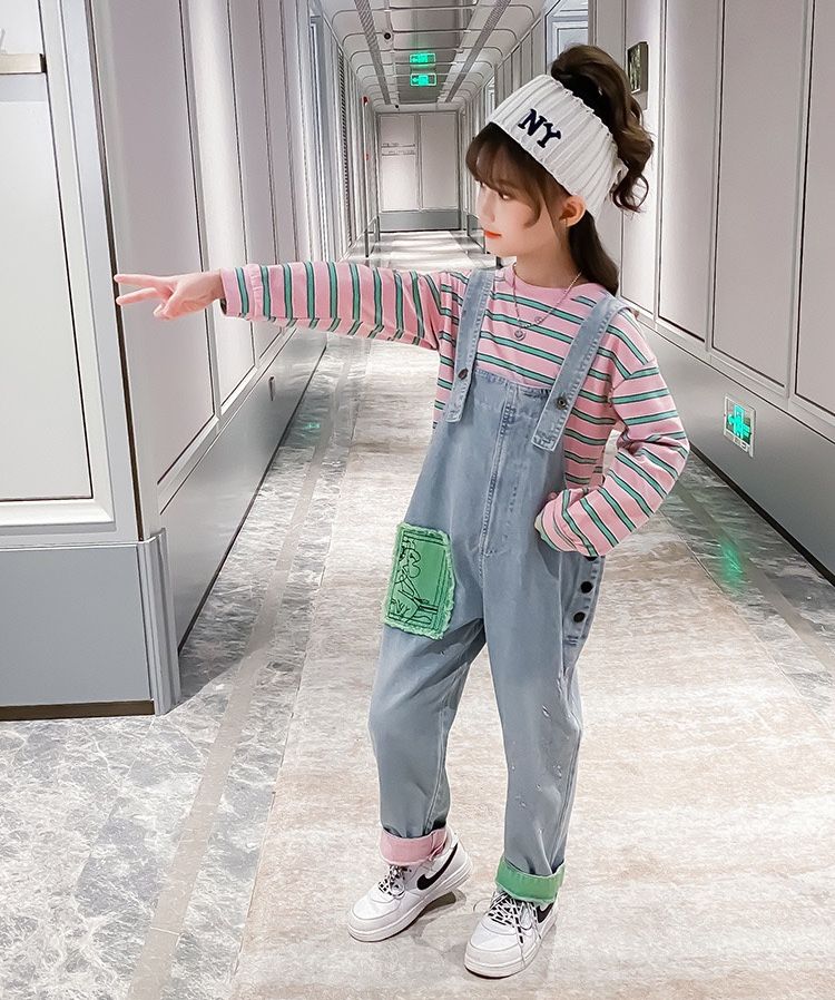 Set yếm jean áo tay dài bé gái