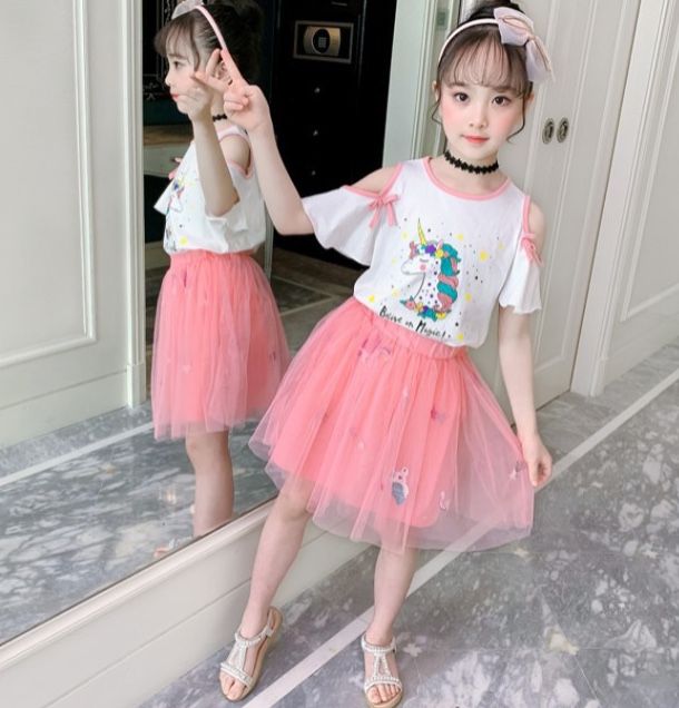 Đầm ngựa trễ vai bé gái