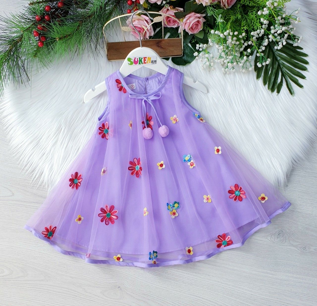 Đầm xòe thêu hoa cúc bé gái