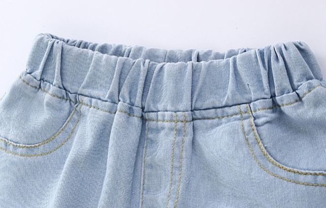 Set jean lửng áo chữ bé gái