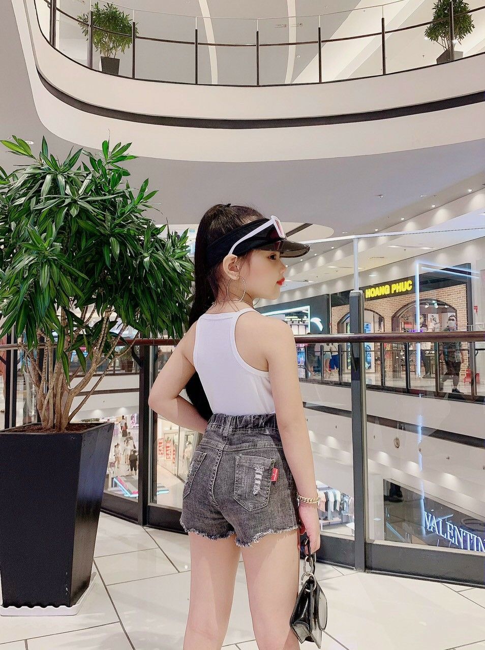 Quần short jean rách bé gái