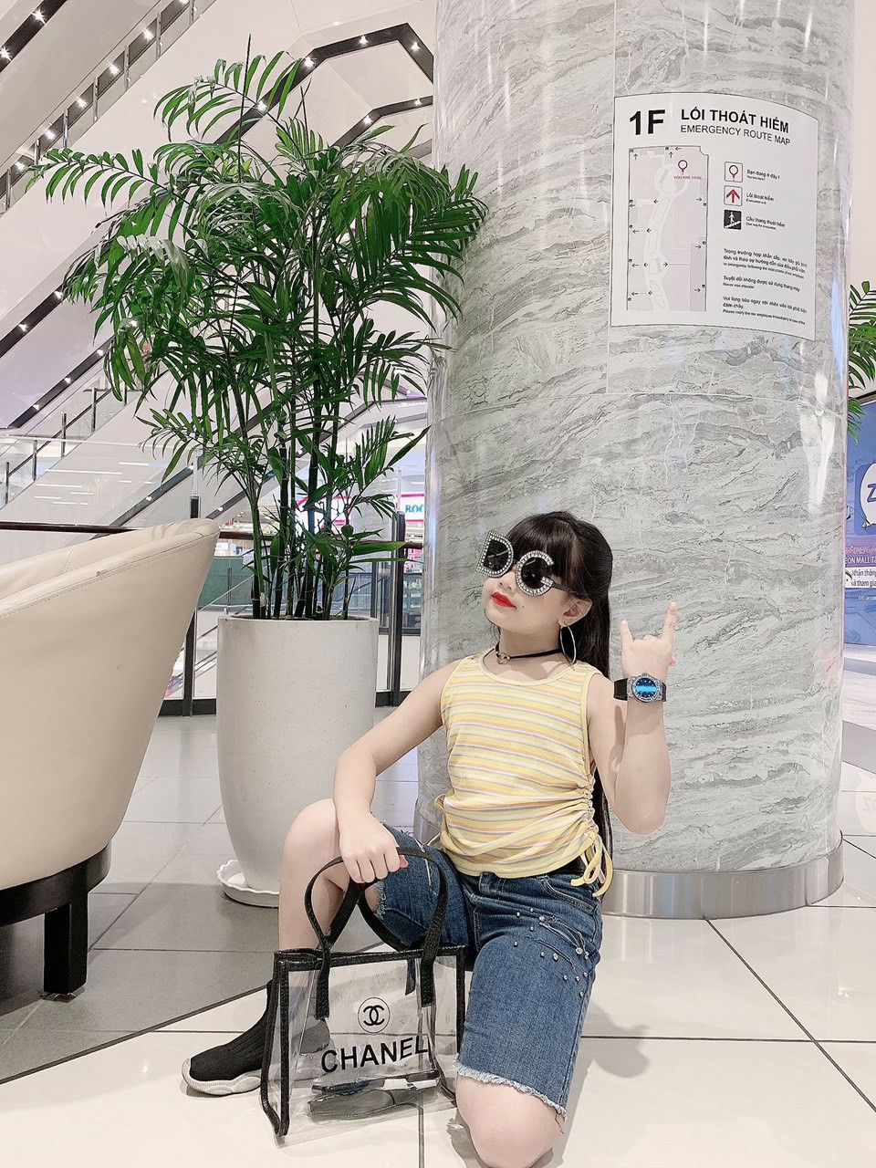 Áo thun sọc rút dây bé gái