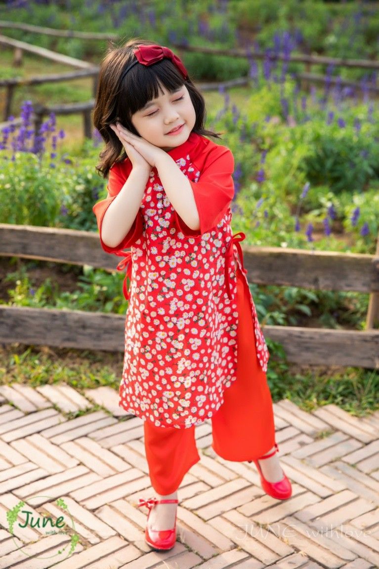 Áo dài hoa cúc cho bé gái