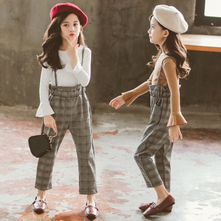 Set yếm caro áo dài tay bé gái