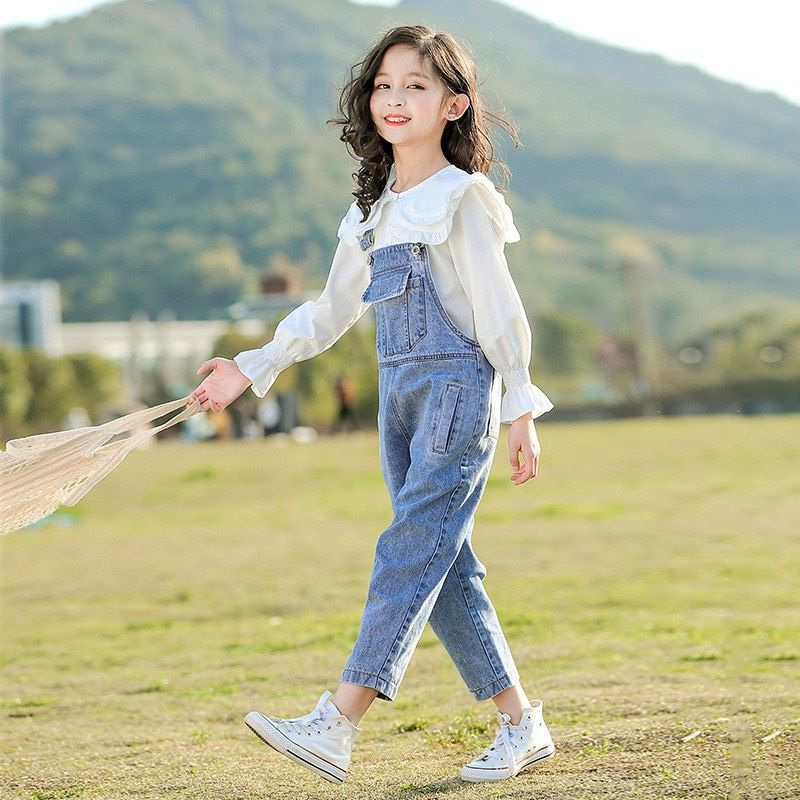 Set yếm jean áo sơ mi trắng