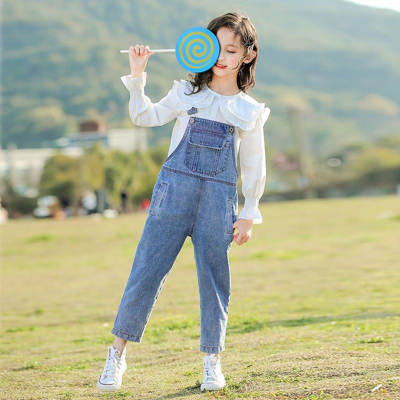 Set yếm jean áo sơ mi trắng