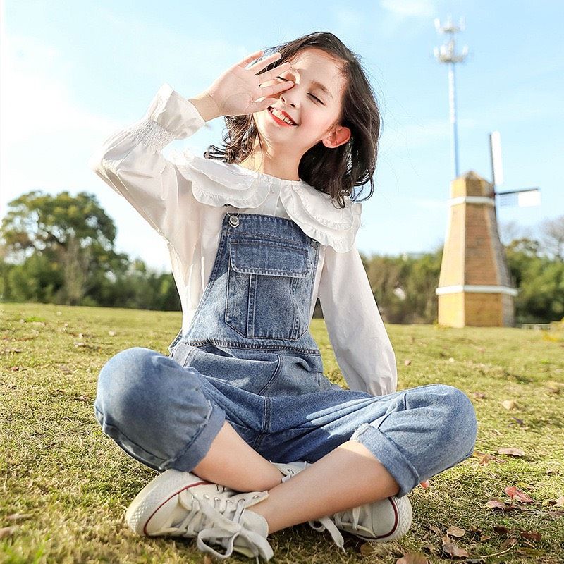 Set yếm jean áo sơ mi trắng