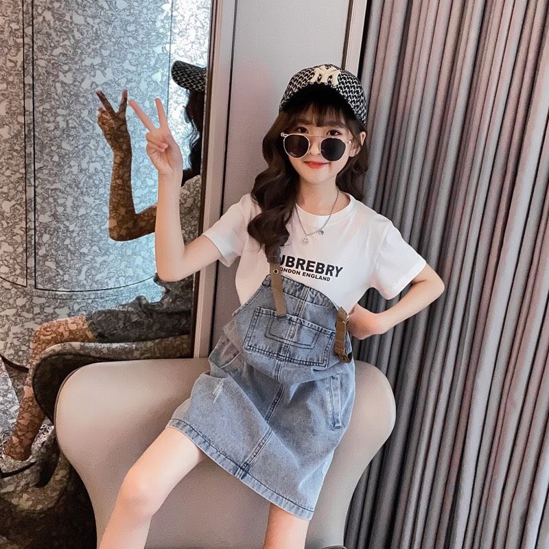 Set yếm váy jean chữ bé gái