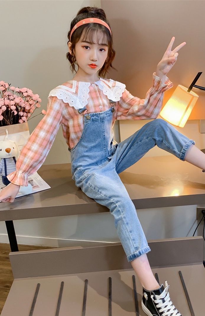 Set yếm jean sơ mi sọc cam