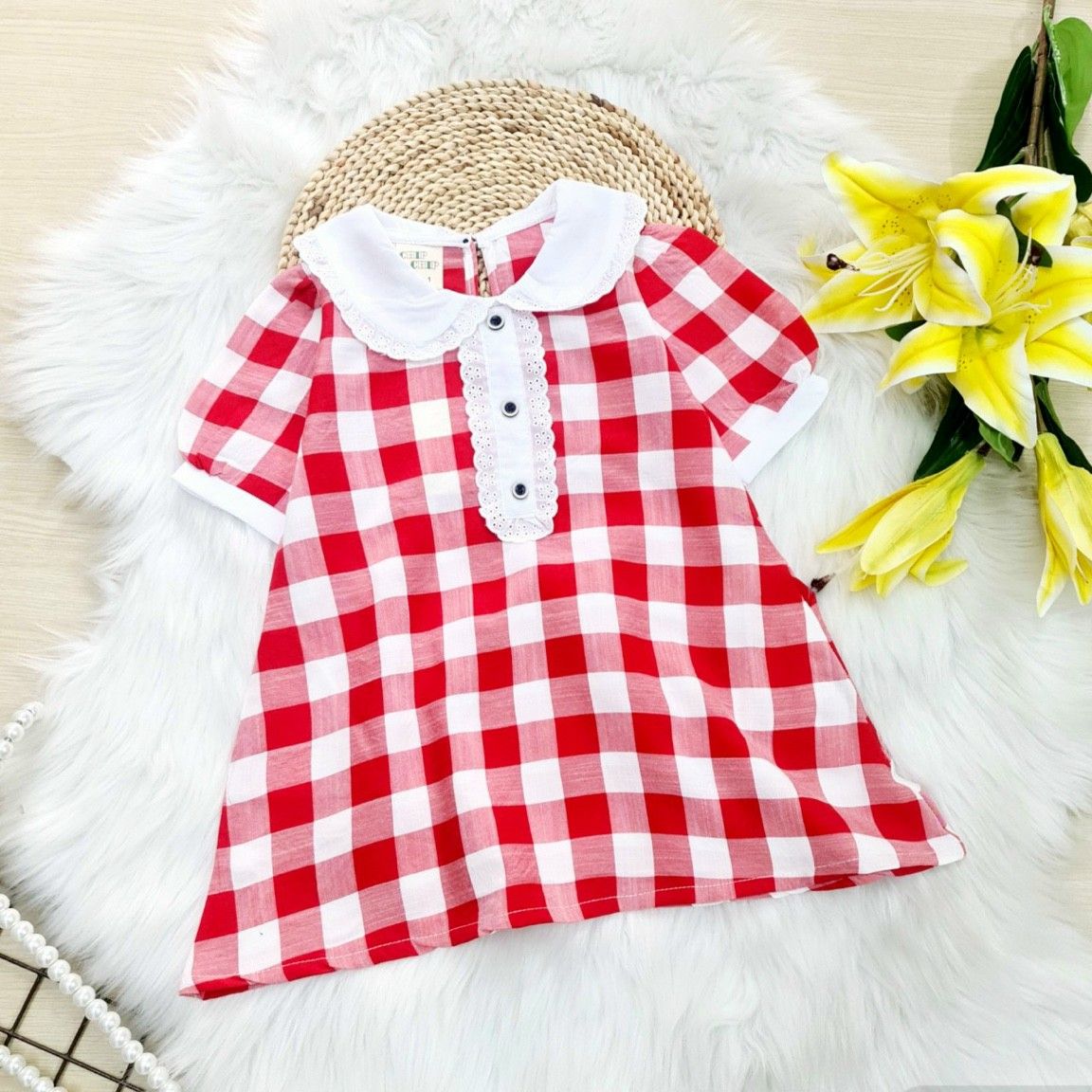 Đầm caro cổ sen