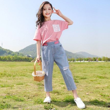 Set jean chữ bé gái