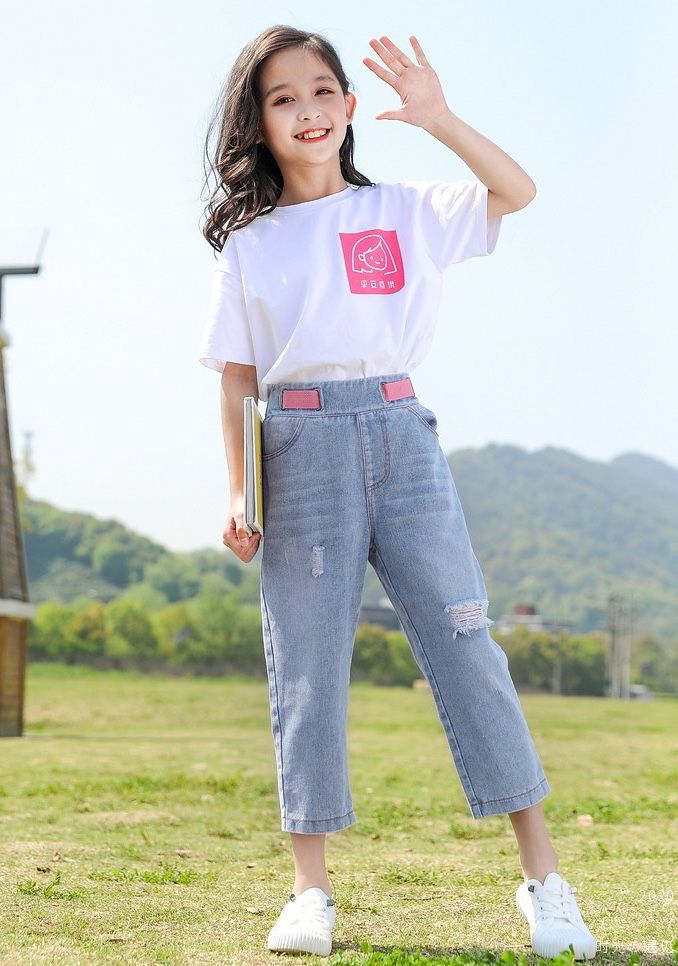 Set jean chữ bé gái