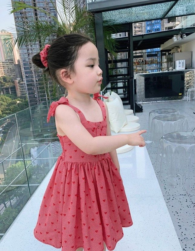 Đầm 2 dây trái tim bé gái