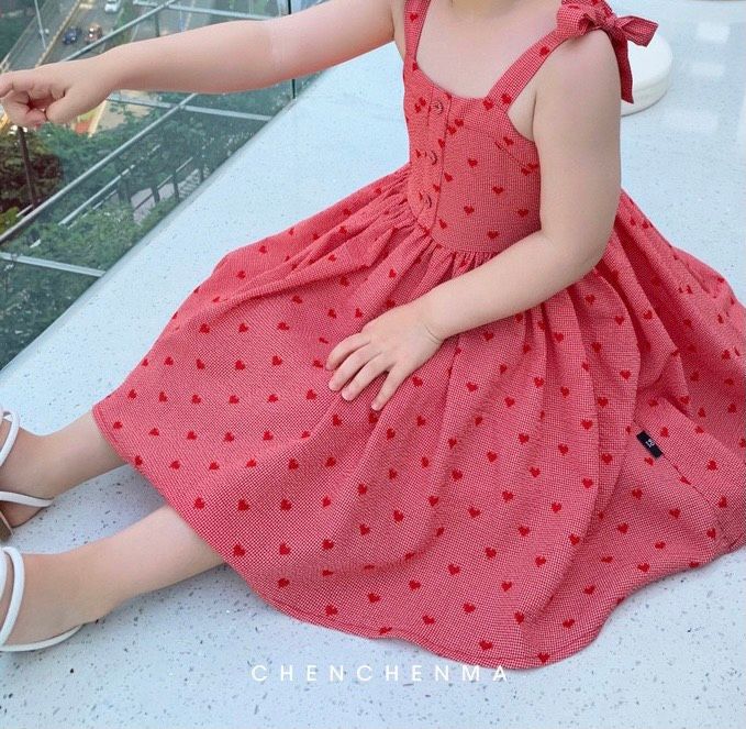 Đầm 2 dây trái tim bé gái