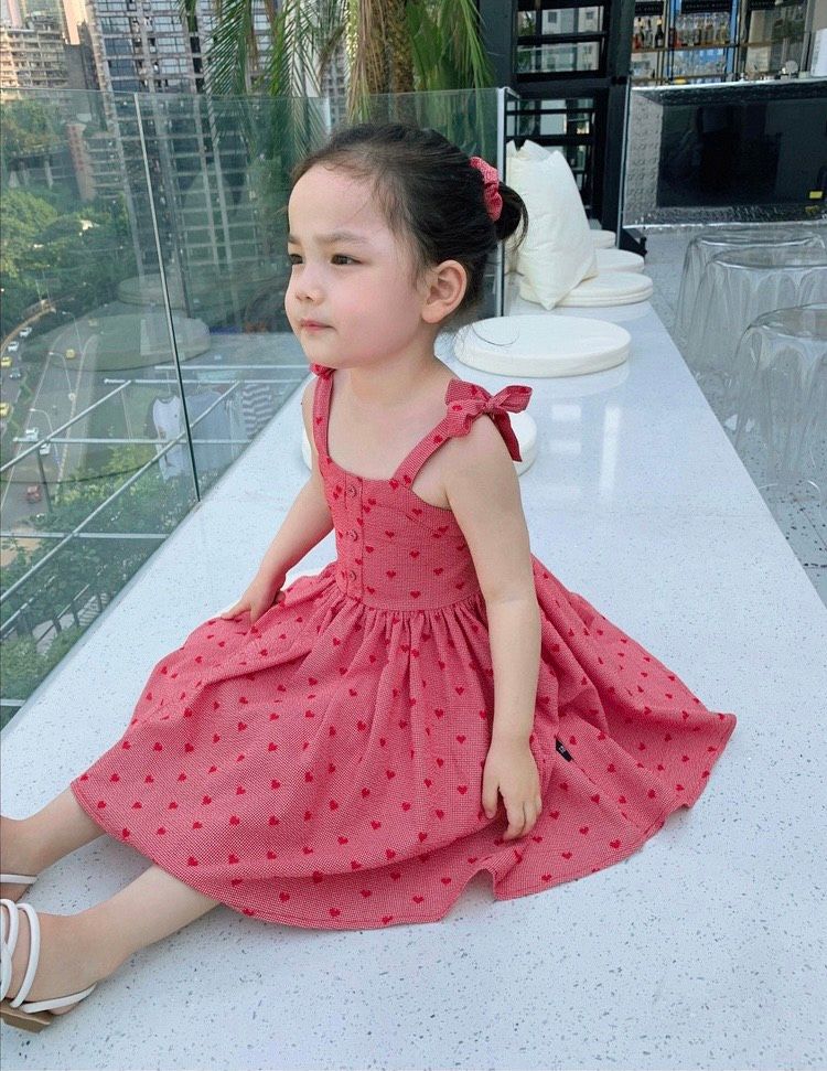 Đầm 2 dây trái tim bé gái